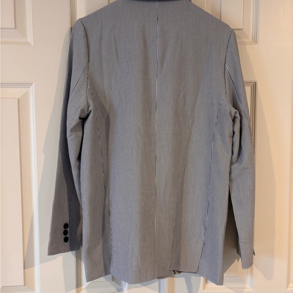 NWT boys size 16 seersucker blazer, fully lined & includes a navy pocket square - Picture 7 of 7